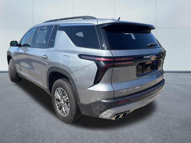 Used 2025 Chevrolet Traverse LT AWD/4WD image 2
