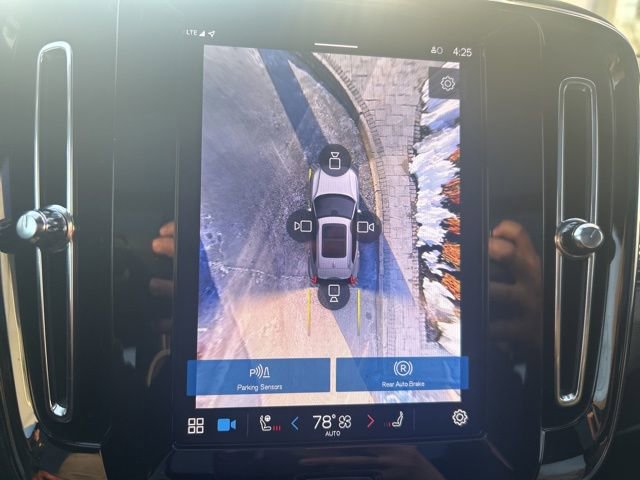 Used 2025 Volvo XC40 B5 Plus image 25