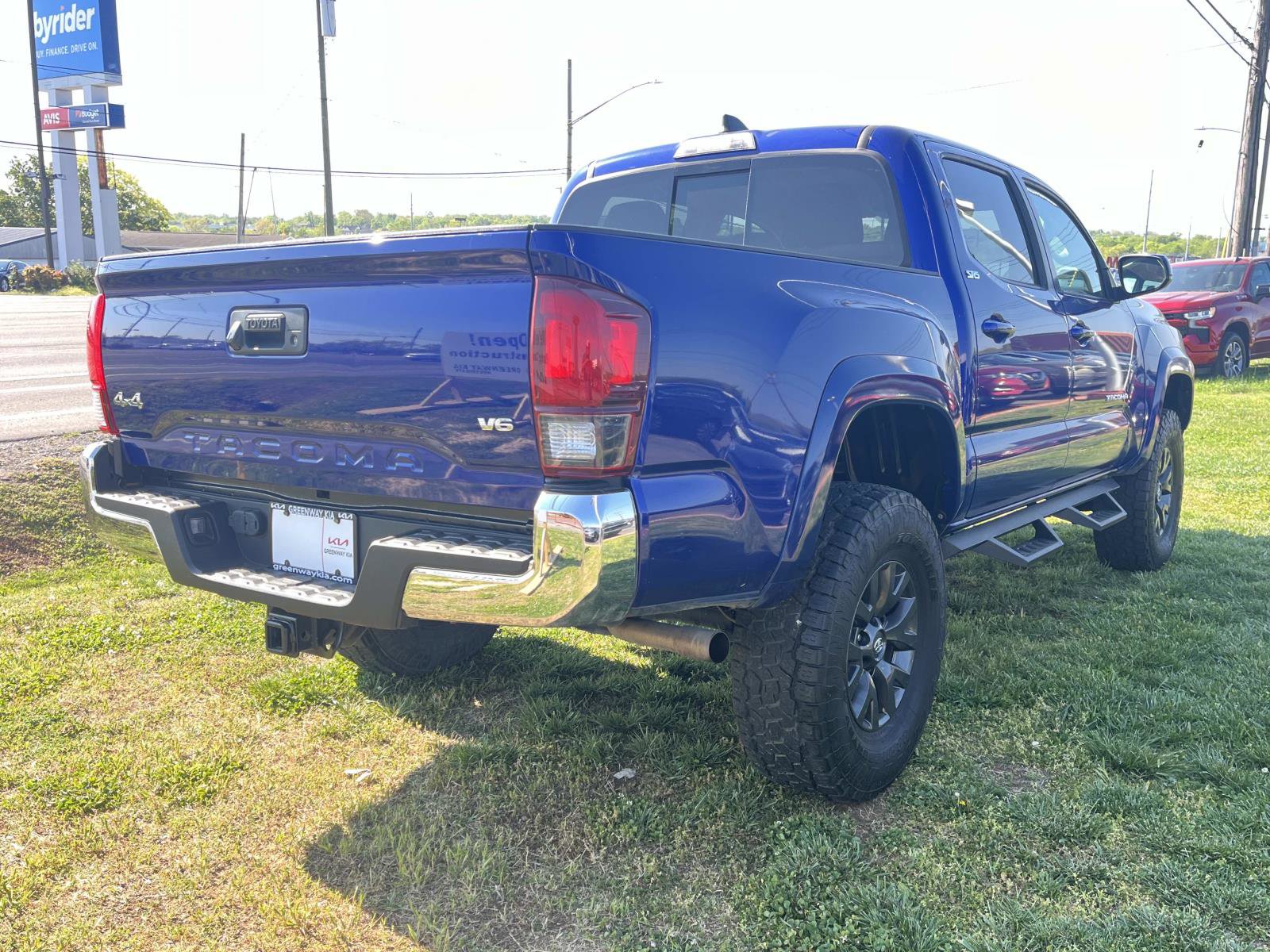 Used 2022 Toyota Tacoma SR5 AWD/4WD image 7