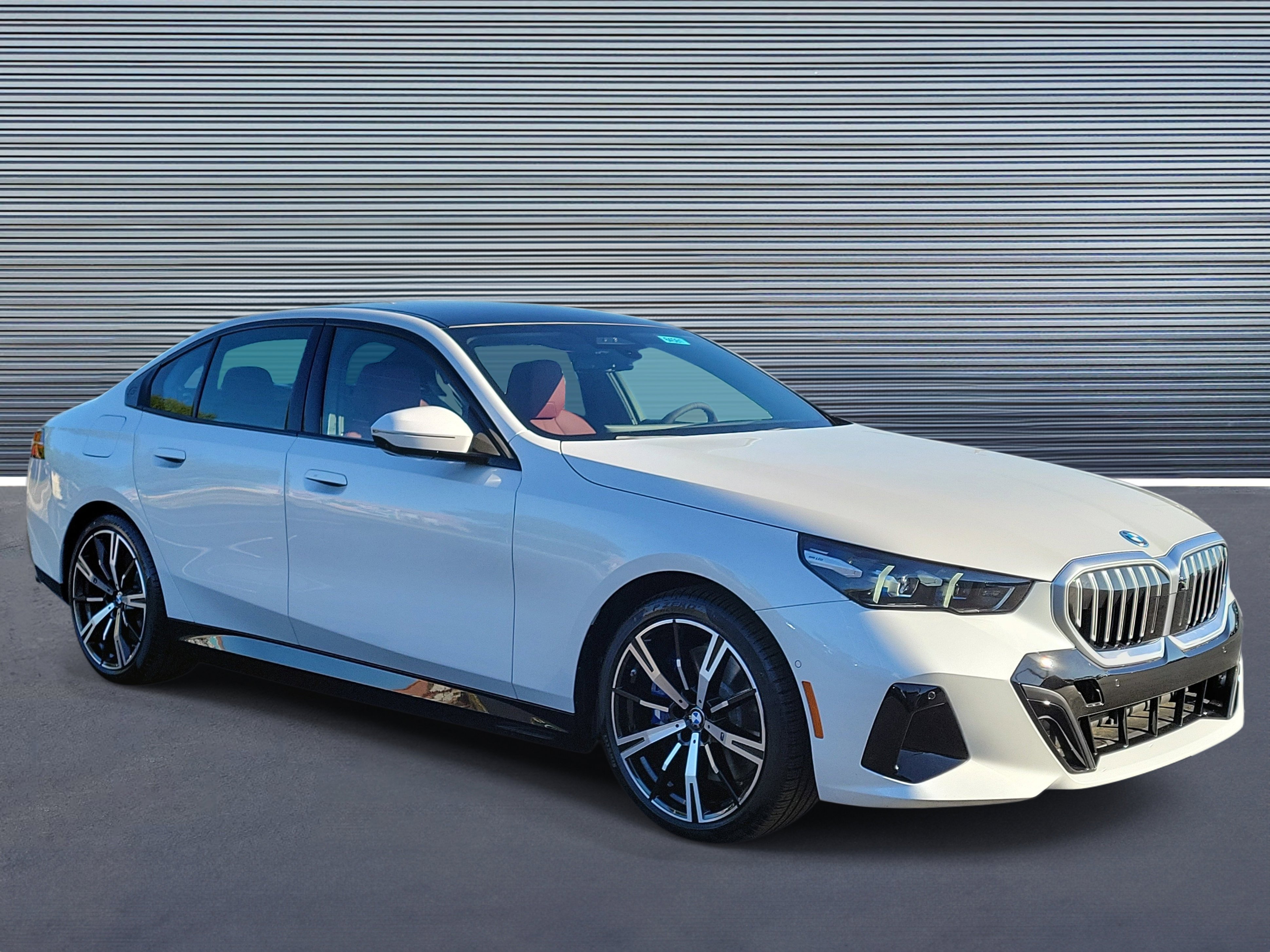 New 2026 BMW 550e xDrive w/ Executive Package image 2