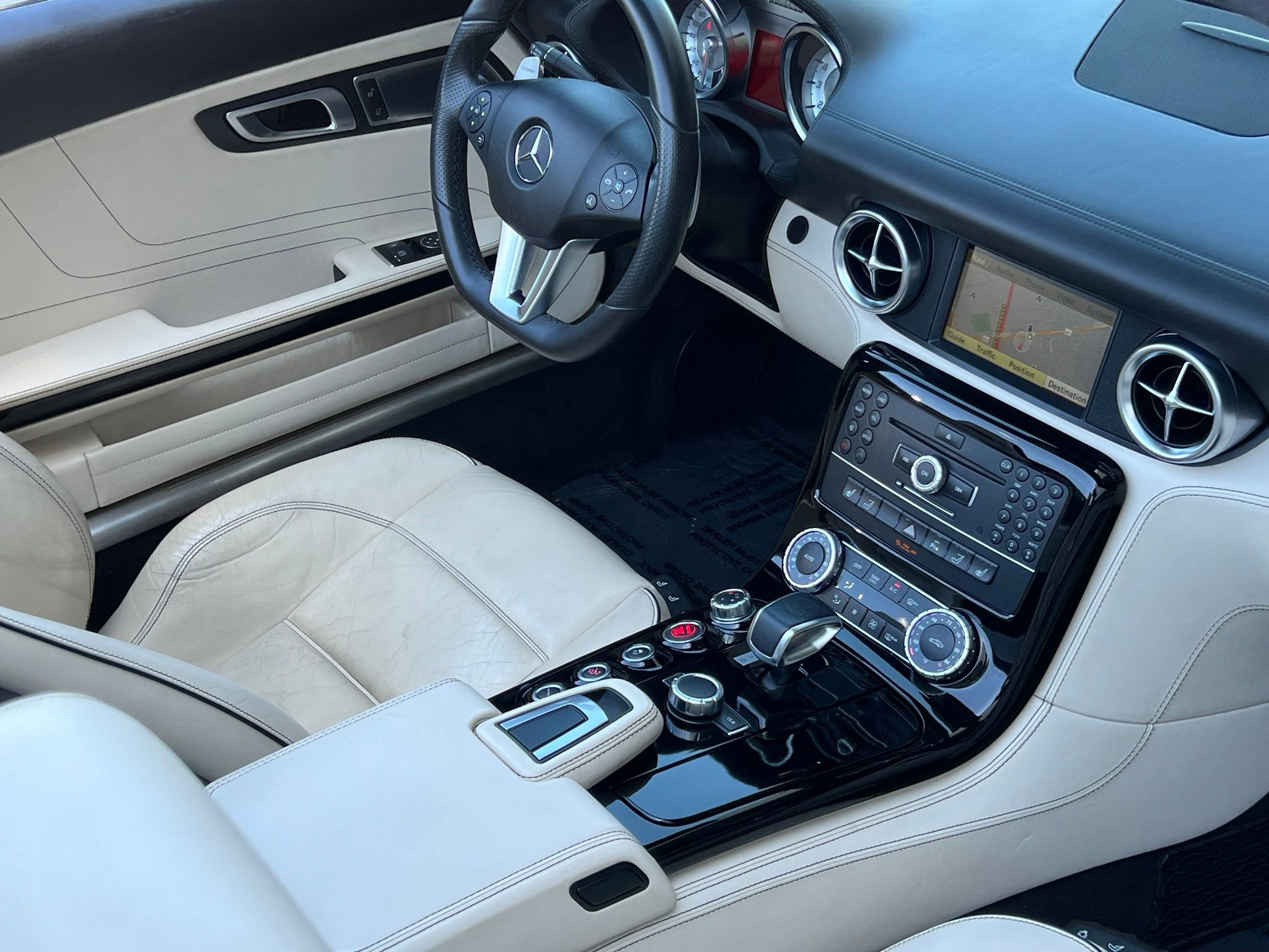 Used 2012 Mercedes-Benz SLS AMG Roadster image 32