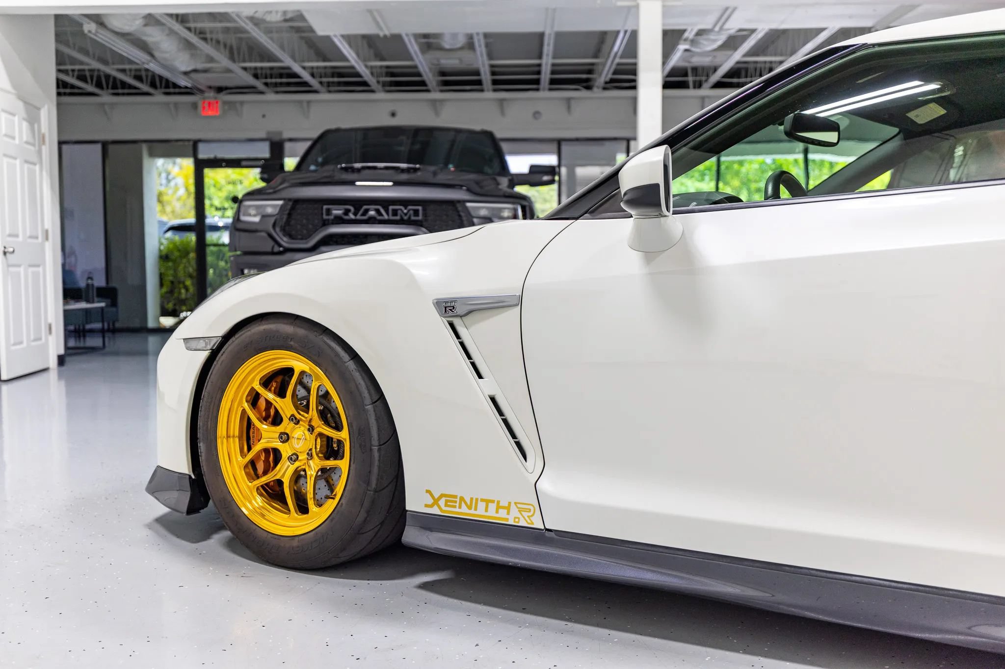 Used 2017 Nissan GT-R Premium w/ Premium Interior Package AWD/4WD image 10