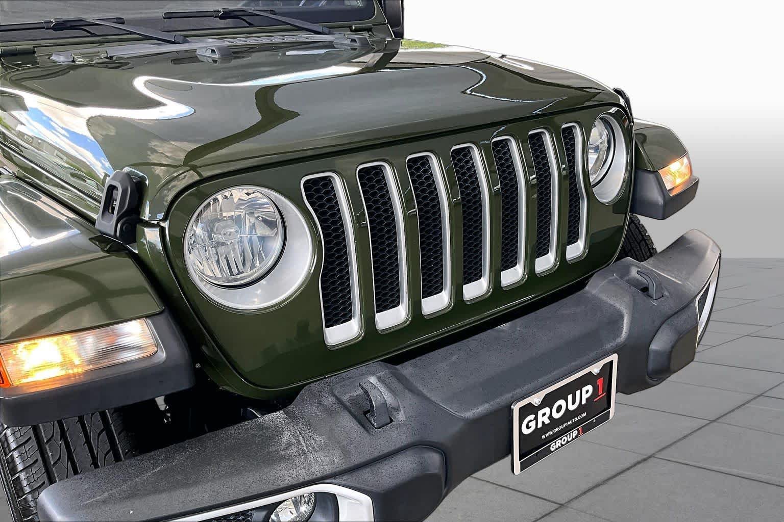 Used 2022 Jeep Wrangler Unlimited Sahara AWD/4WD image 29