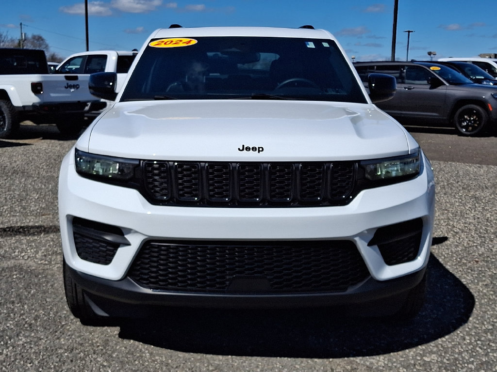 Certified 2024 Jeep Grand Cherokee Altitude AWD/4WD image 4