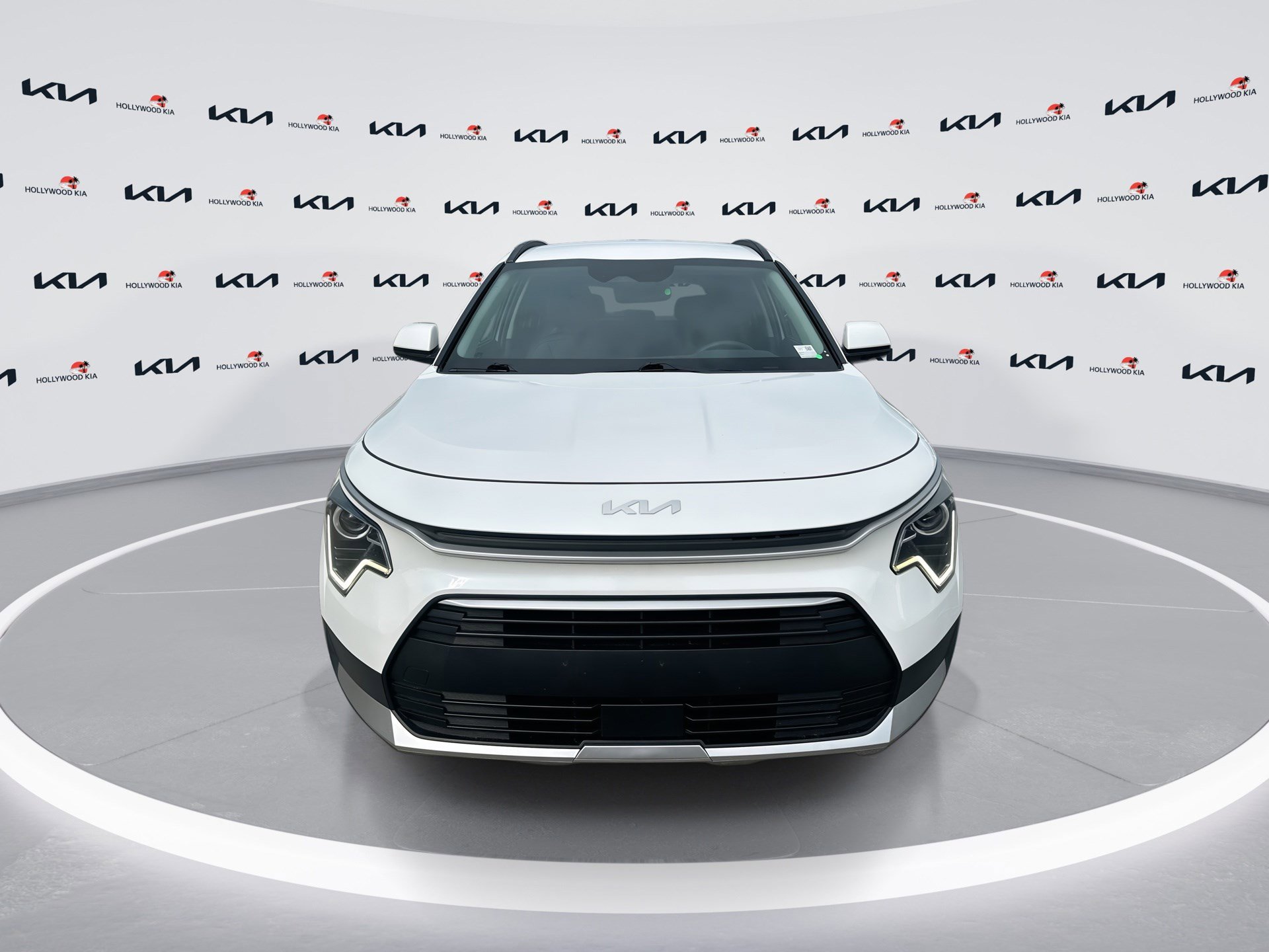 Used 2023 Kia Niro EX image 3