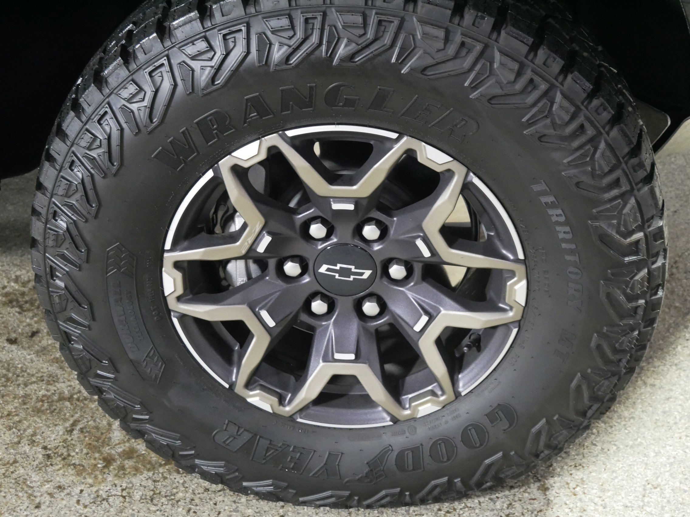 Used 2025 Chevrolet Colorado ZR2 w/ Technology Package image 15