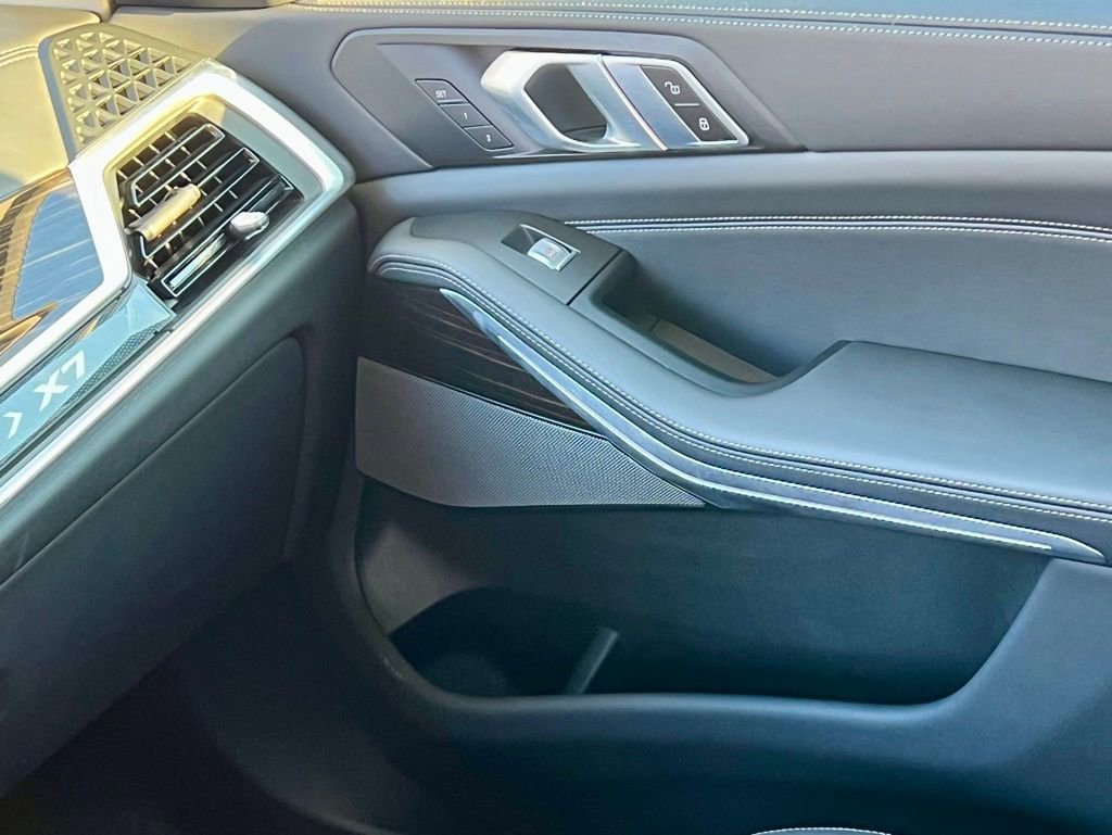 Used 2024 BMW X7 xDrive40i w/ Premium Package image 37