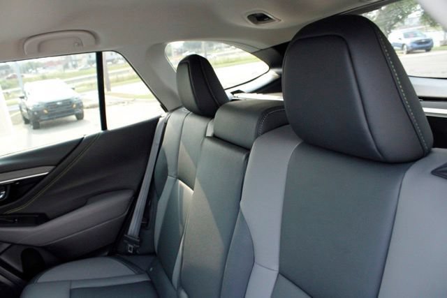 Used 2025 Subaru Outback Onyx Edition AWD/4WD image 17