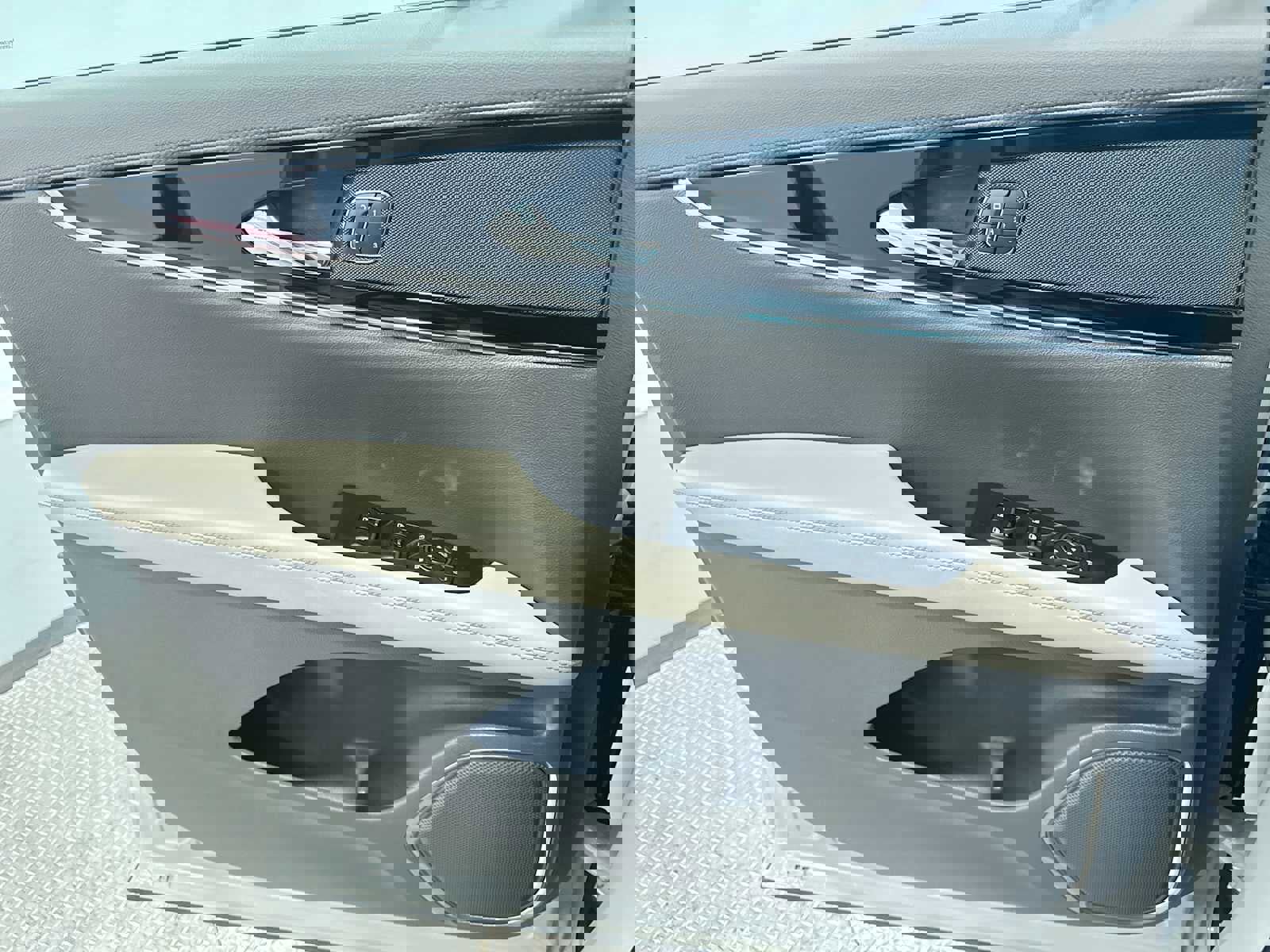 Used 2023 Lincoln Nautilus Reserve image 31