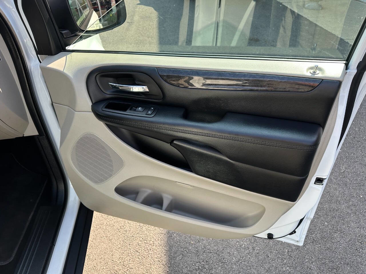 Used 2019 Dodge Grand Caravan SXT w/ Quick Order Package 29G SXT image 27