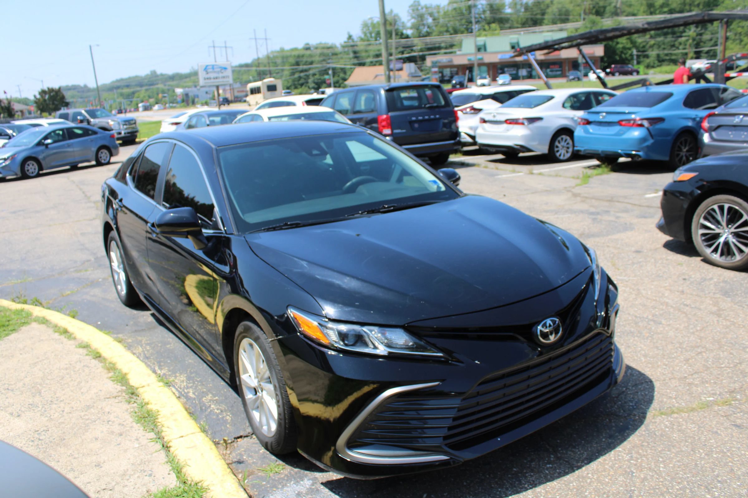 Used 2023 Toyota Camry LE FWD image 3
