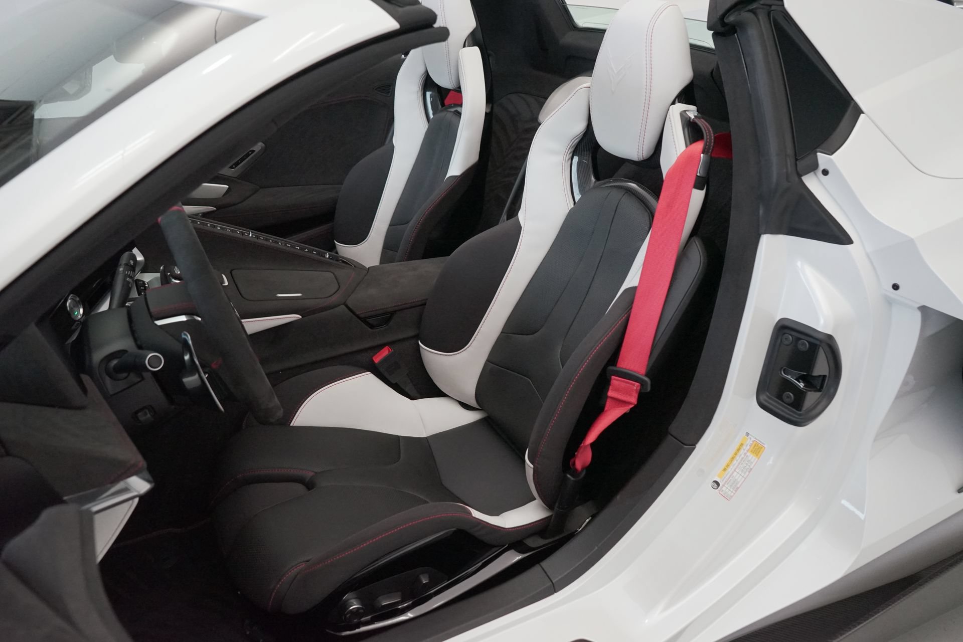 Used 2023 Chevrolet Corvette Stingray Premium Conv w/ Z51 Performance Package RWD image 13