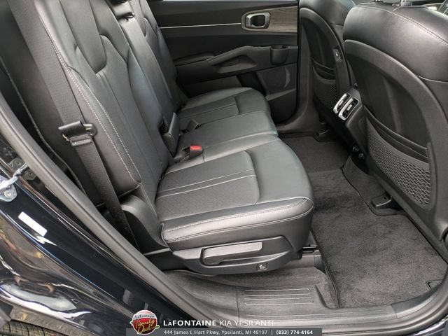 Certified 2022 Kia Sorento S w/ Panoramic Sunroof Package AWD/4WD image 31
