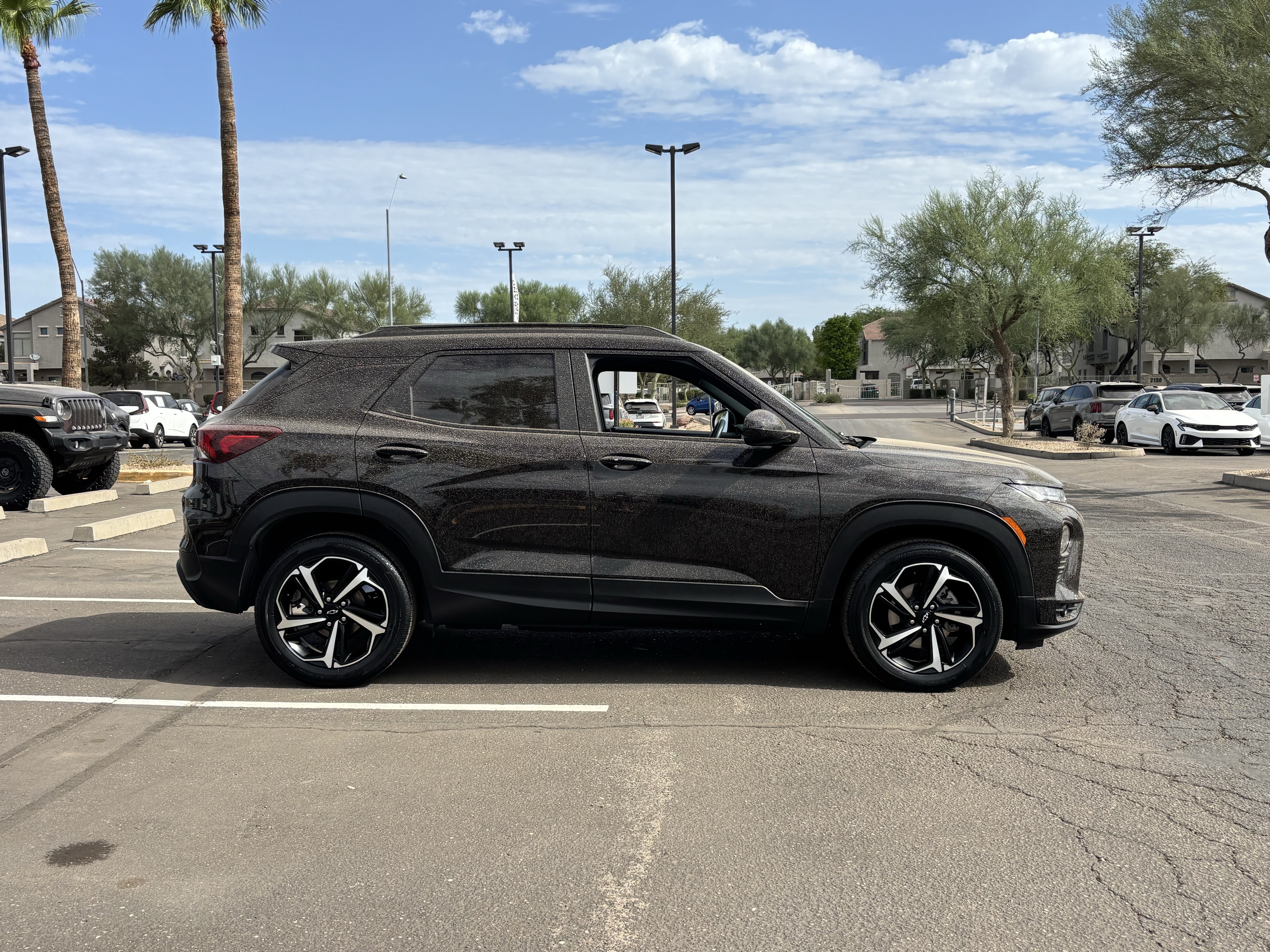 Used 2022 Chevrolet TrailBlazer RS w/ Technology Package FWD image 2