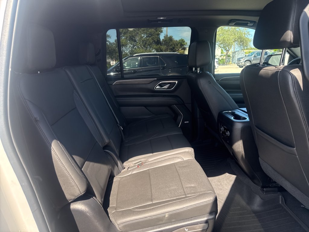 Used 2021 Chevrolet Suburban LT RWD image 26