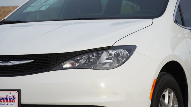 New 2026 Chrysler Voyager LX image 4