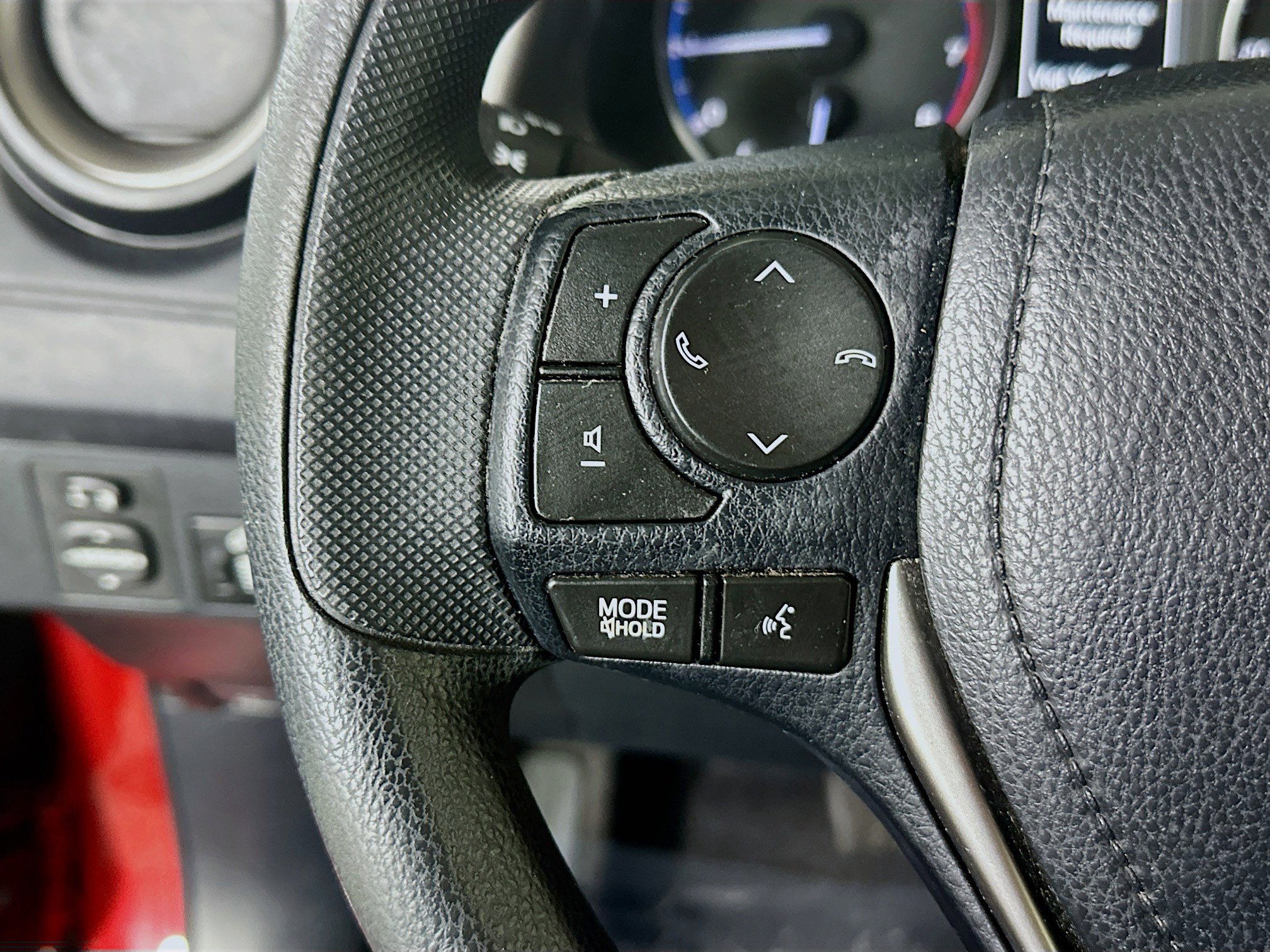Used 2017 Toyota RAV4 LE FWD image 16