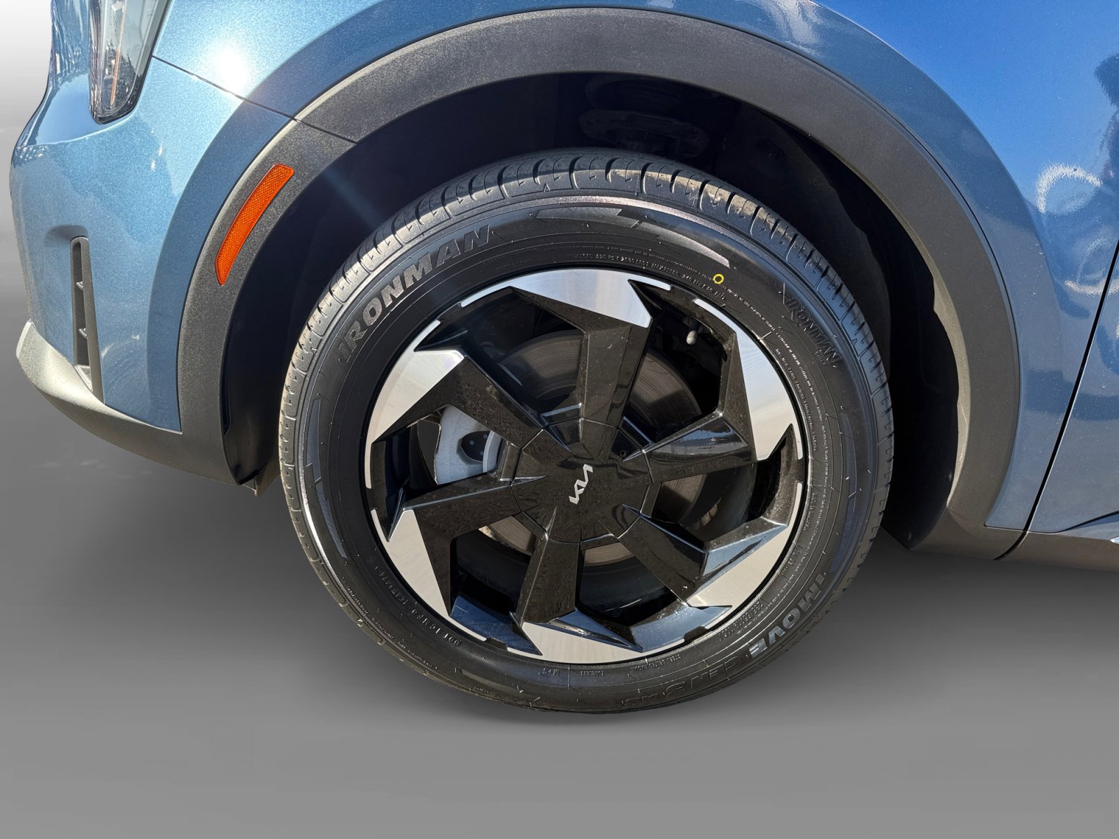 Certified 2025 Kia Sorento EX image 9