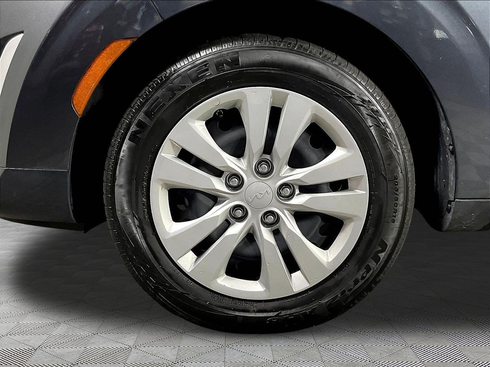 Used 2024 Kia Soul LX FWD image 32