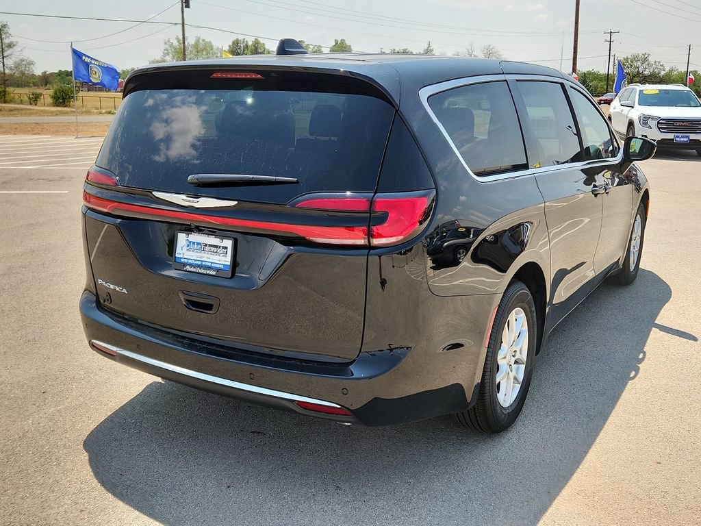 New 2026 Chrysler Pacifica Select FWD image 4