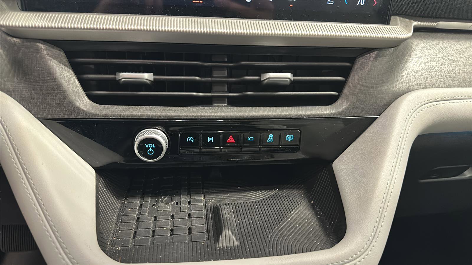 Used 2025 Ford Explorer Platinum w/ Ultimate Package image 19