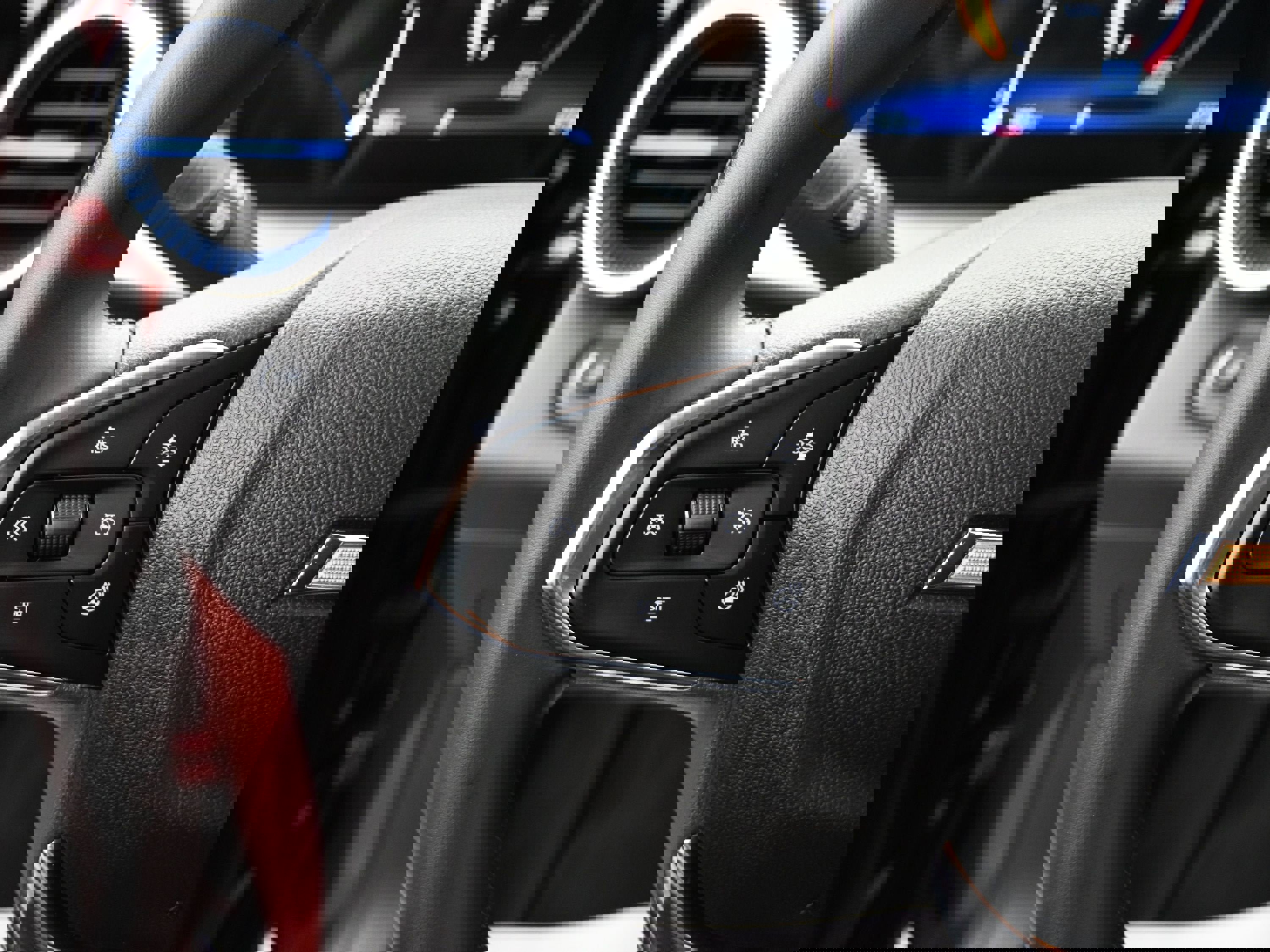 Used 2025 Chevrolet Trax LT w/ LT Convenience Package image 12