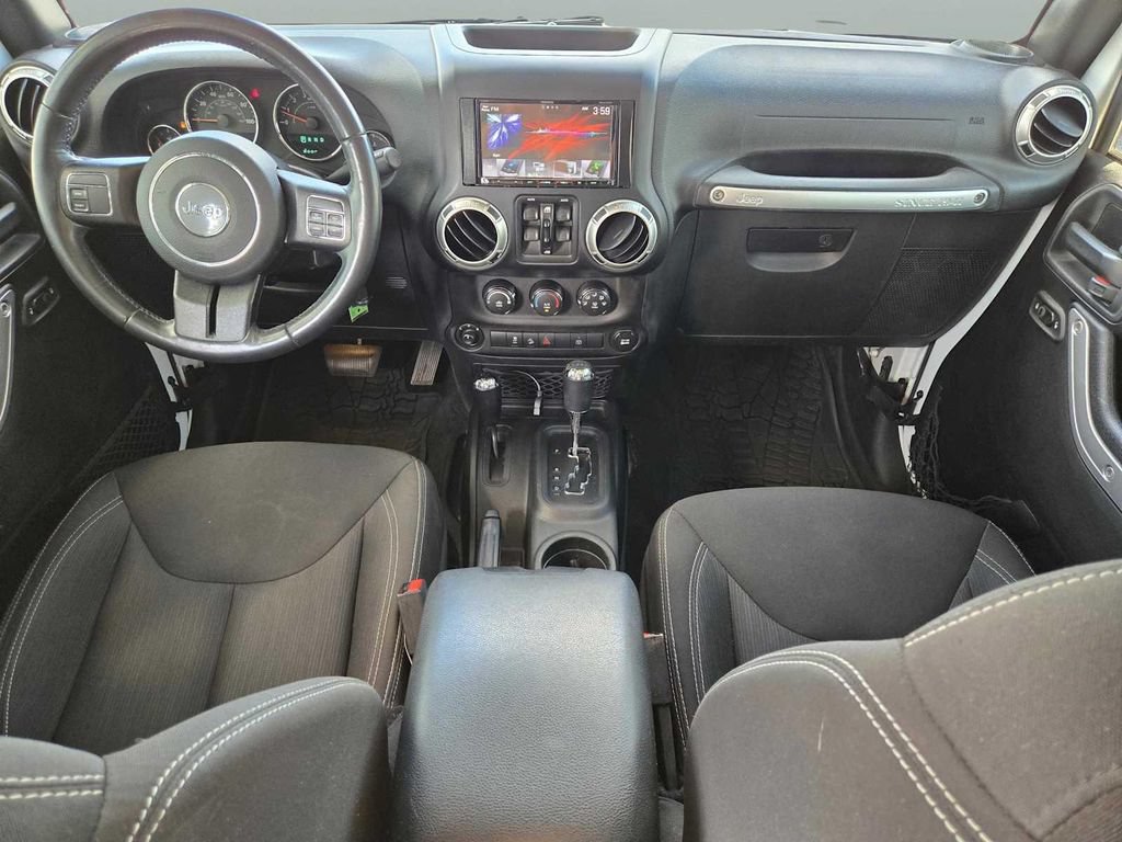 Used 2018 Jeep Wrangler Unlimited Sahara AWD/4WD image 17
