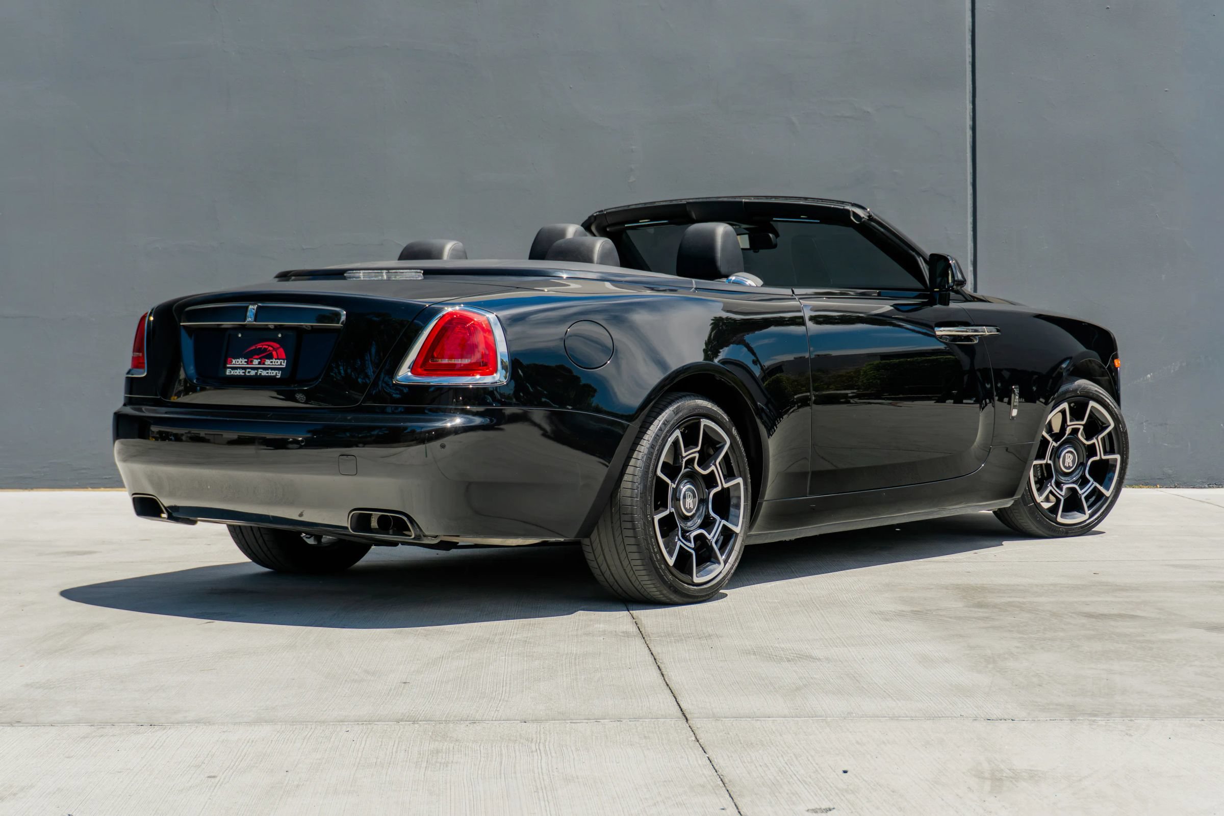 Used 2018 Rolls-Royce Dawn RWD image 8