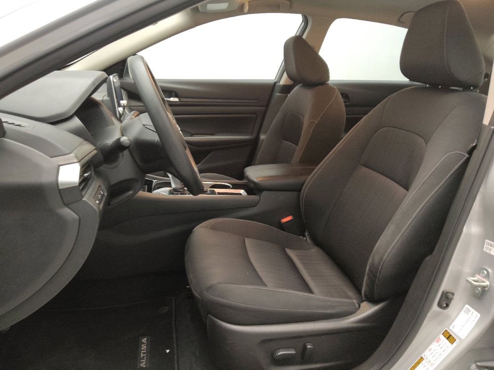 Used 2024 Nissan Altima 2.5 SV image 17