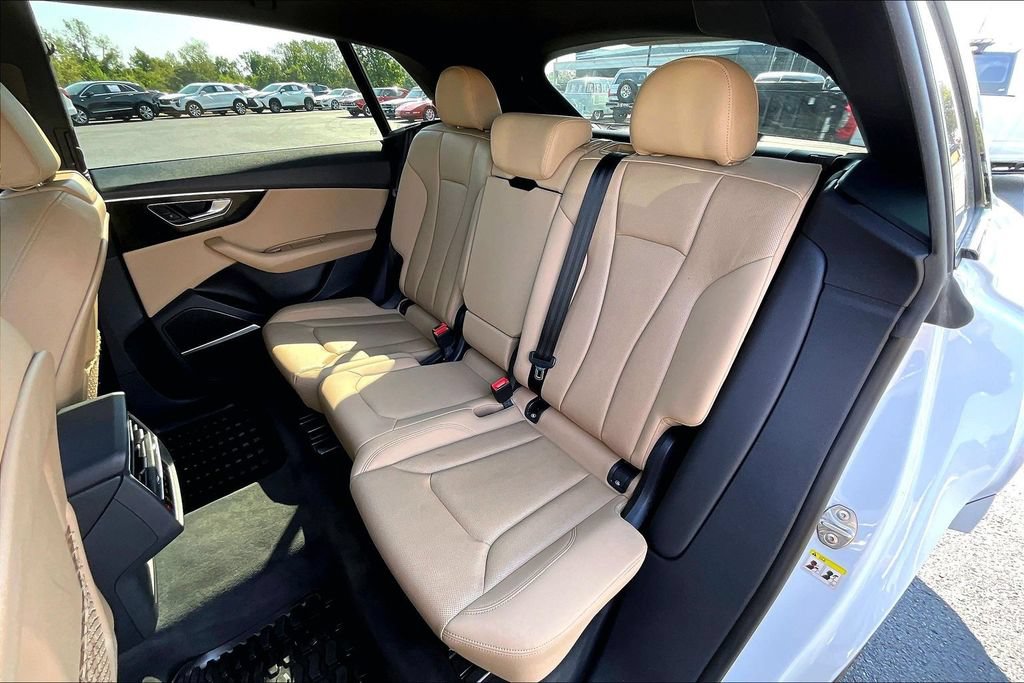 Used 2020 Audi Q8 Premium Plus w/ Premium Plus Package AWD/4WD image 24