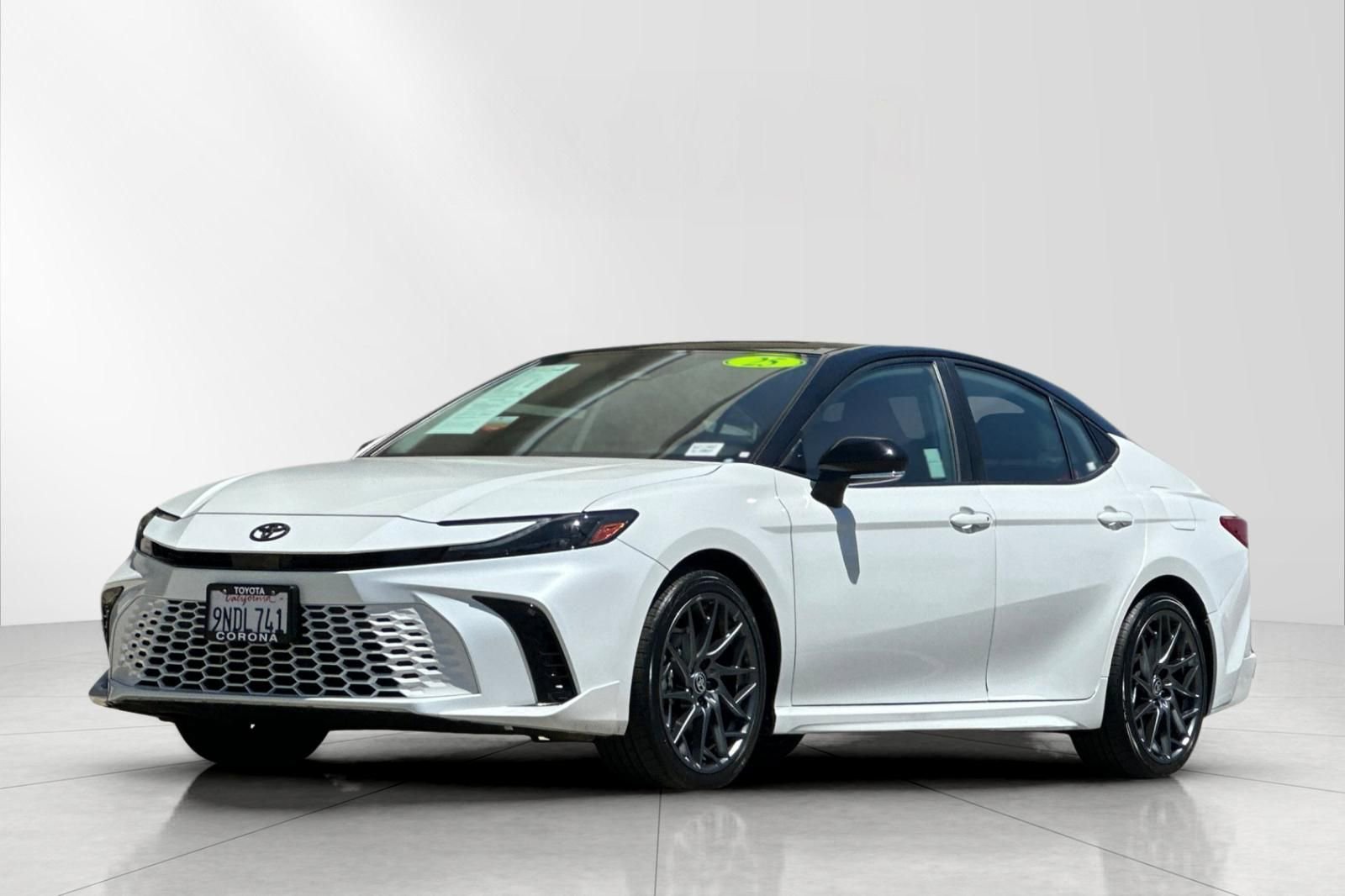Used 2025 Toyota Camry XSE FWD image 9