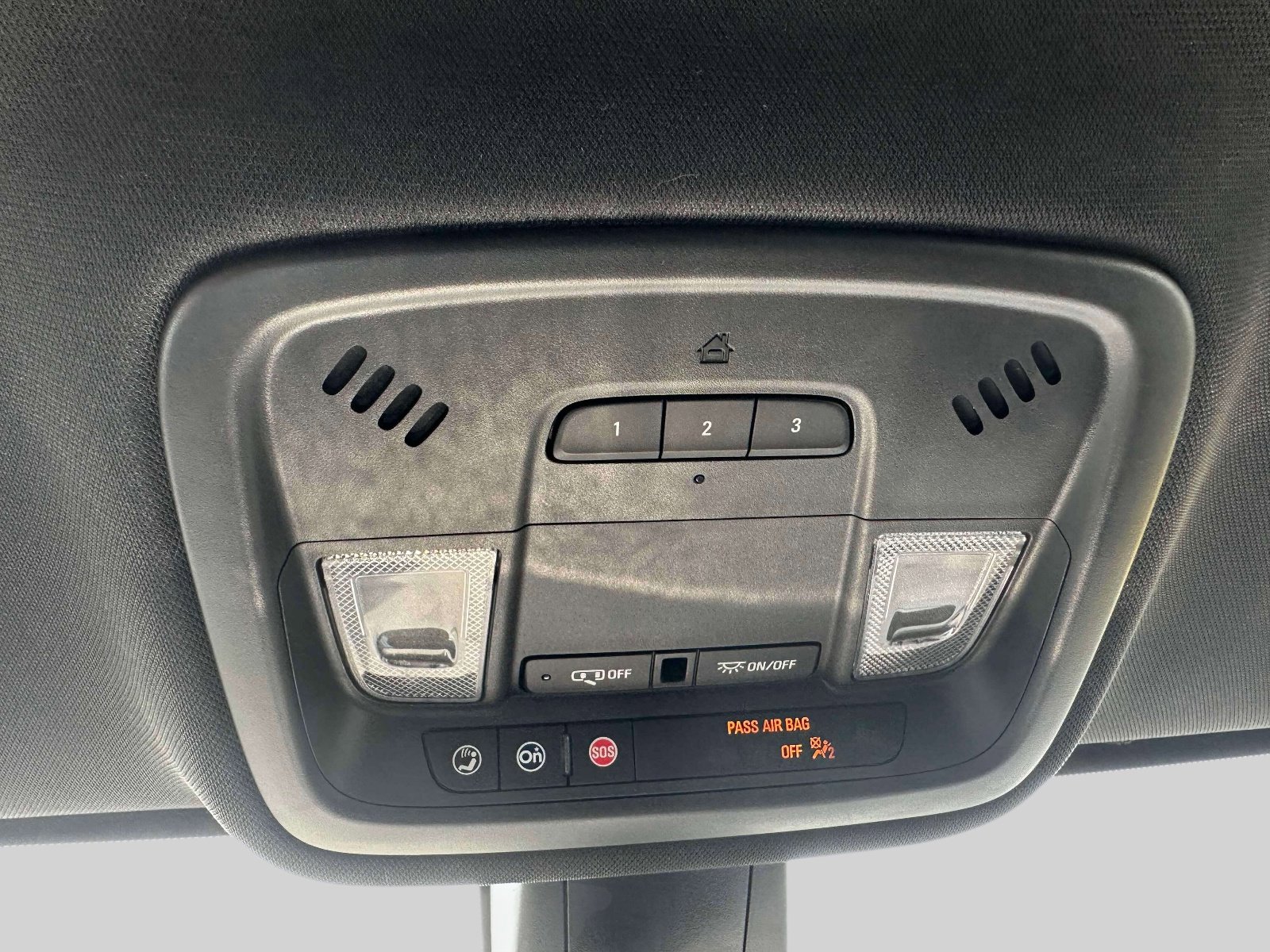 Used 2023 Chevrolet Traverse LT image 19