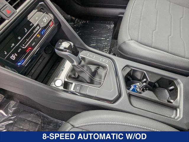 New 2025 Volkswagen Taos SE image 15
