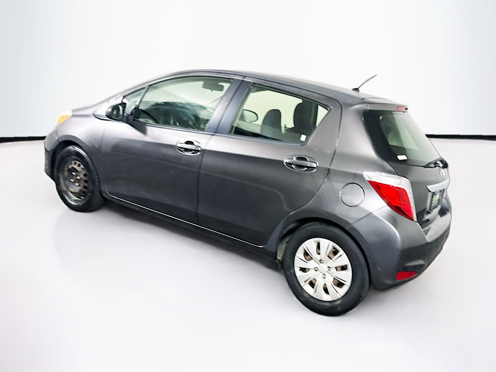 Used 2013 Toyota Yaris LE image 5