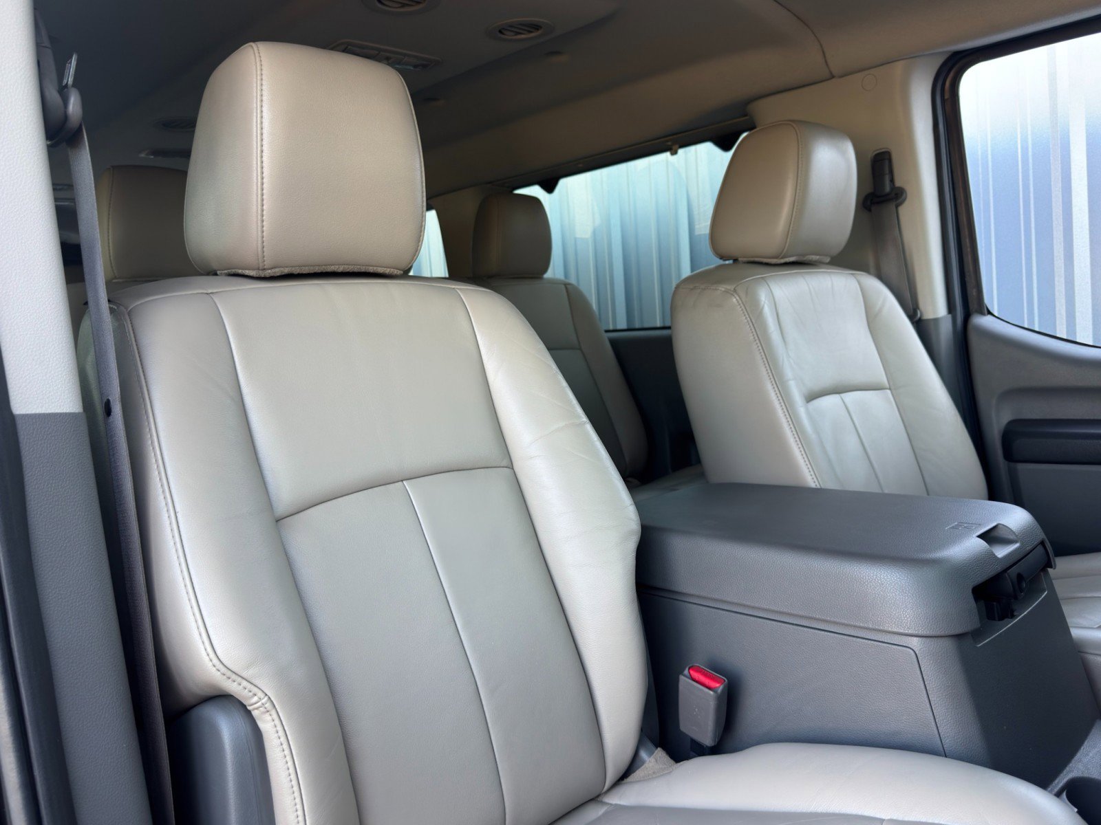 Used 2018 Nissan NV 3500 SL image 31