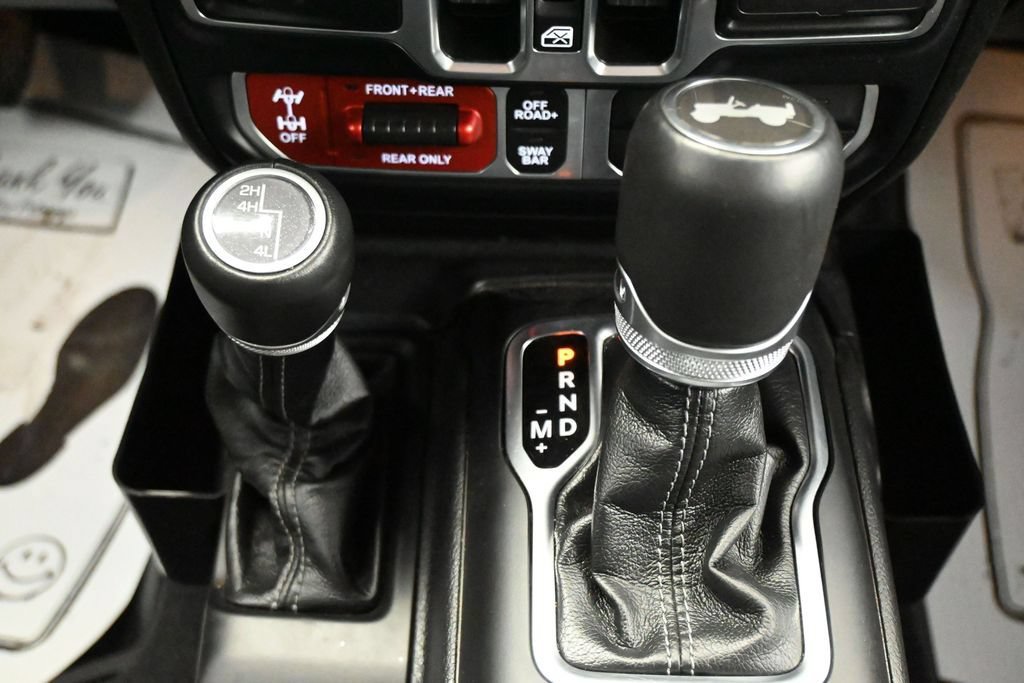 Used 2025 Jeep Wrangler Unlimited Rubicon w/ Convenience Group AWD/4WD image 21