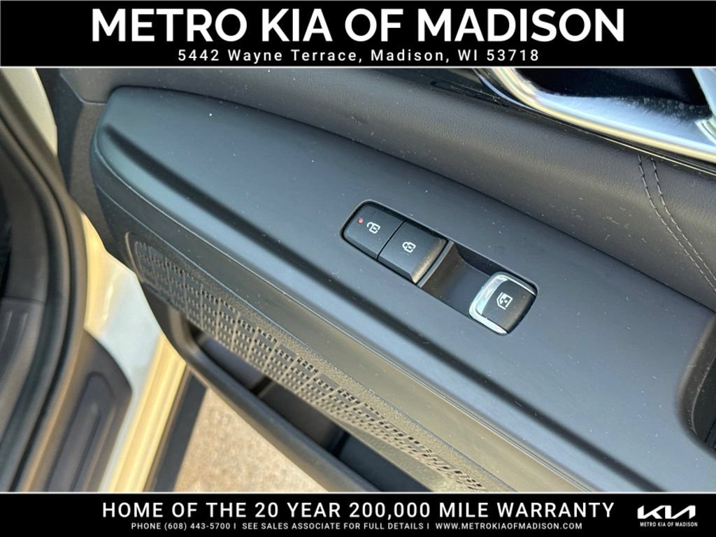 Used 2025 Kia Carnival SX Prestige FWD image 41