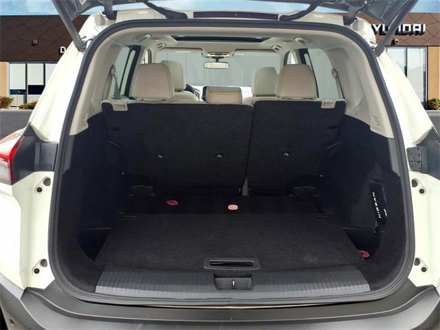 Used 2023 Nissan Rogue SL w/ SL Premium Package image 6