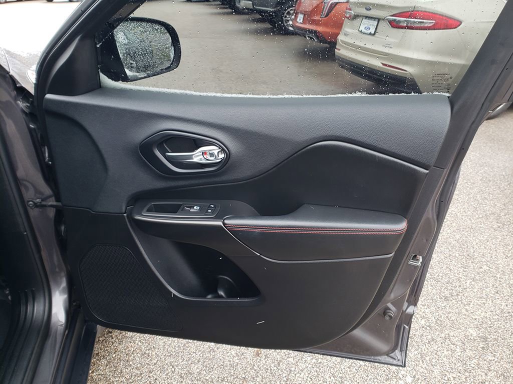 Used 2019 Jeep Cherokee Trailhawk image 20