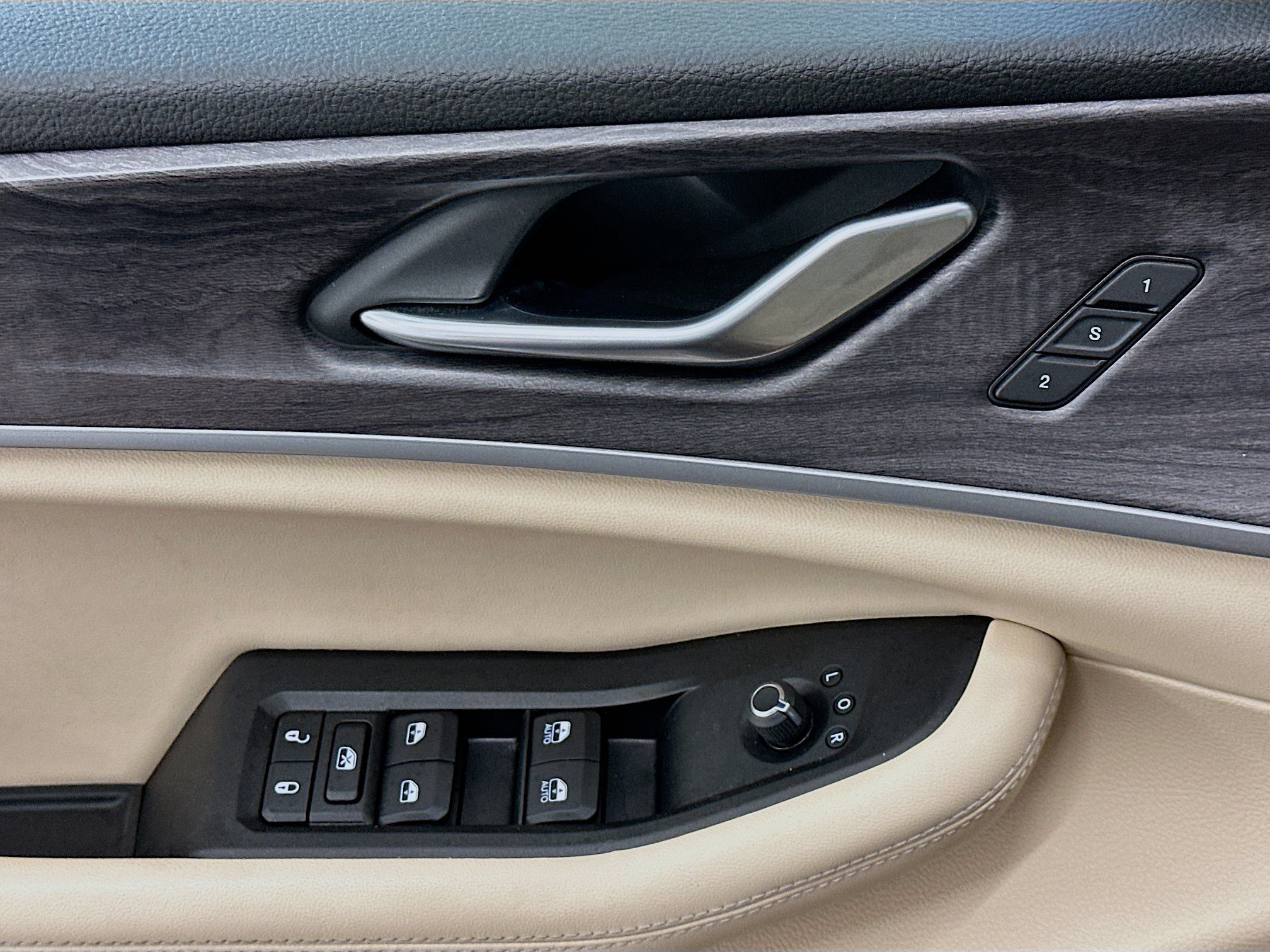 Used 2023 Jeep Grand Cherokee Limited AWD/4WD image 15