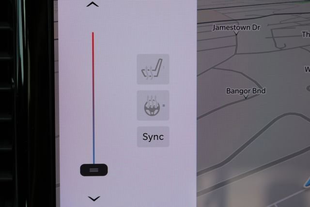 Used 2024 Chrysler Pacifica Select image 25