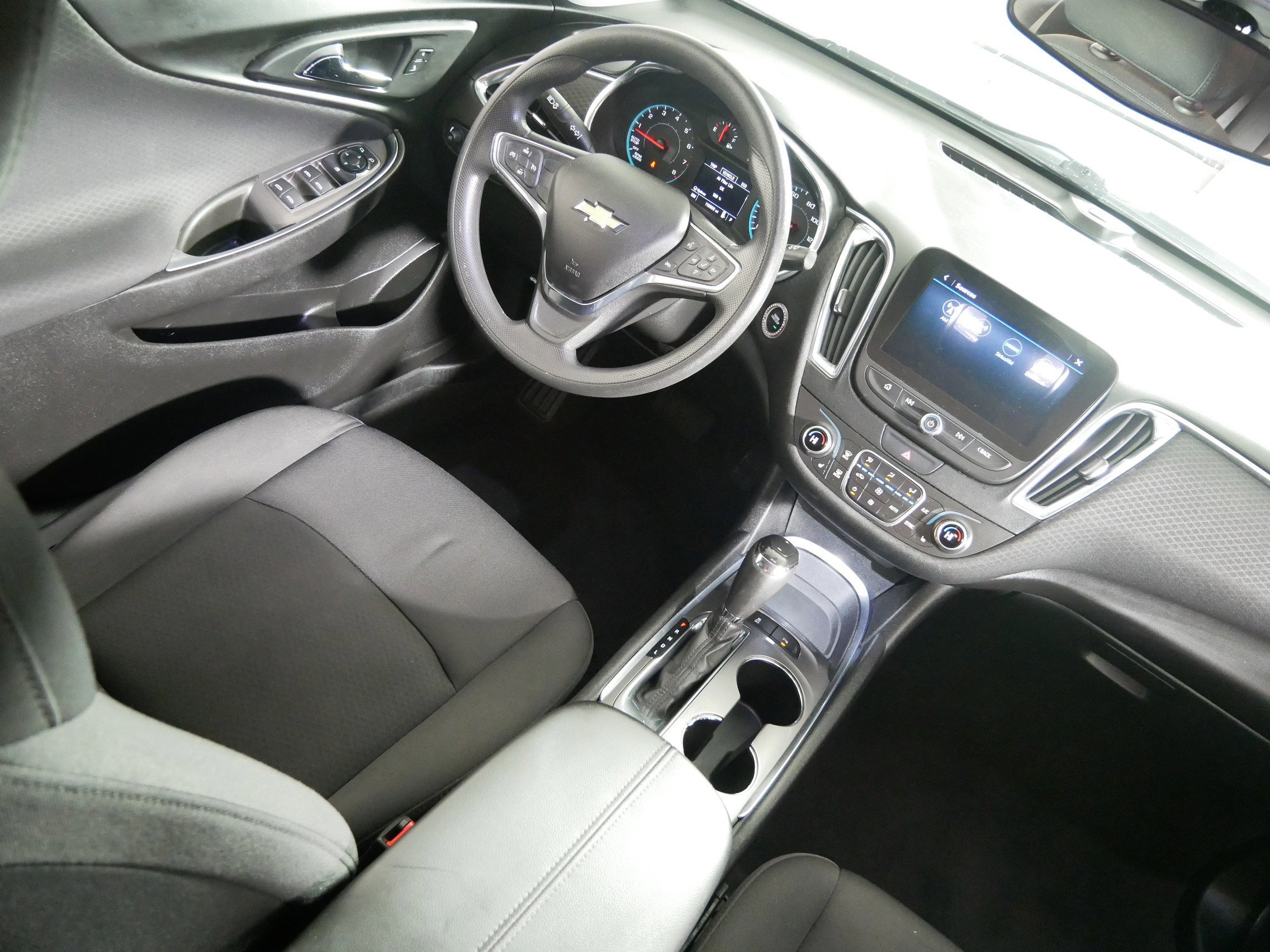 Used 2019 Chevrolet Malibu LT w/ Driver Confidence Package image 9