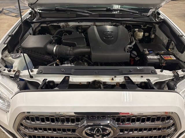 Used 2016 Toyota Tacoma TRD Sport image 28