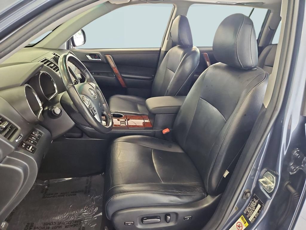Used 2012 Toyota Highlander Limited w/ Tow Pkg AWD/4WD image 21