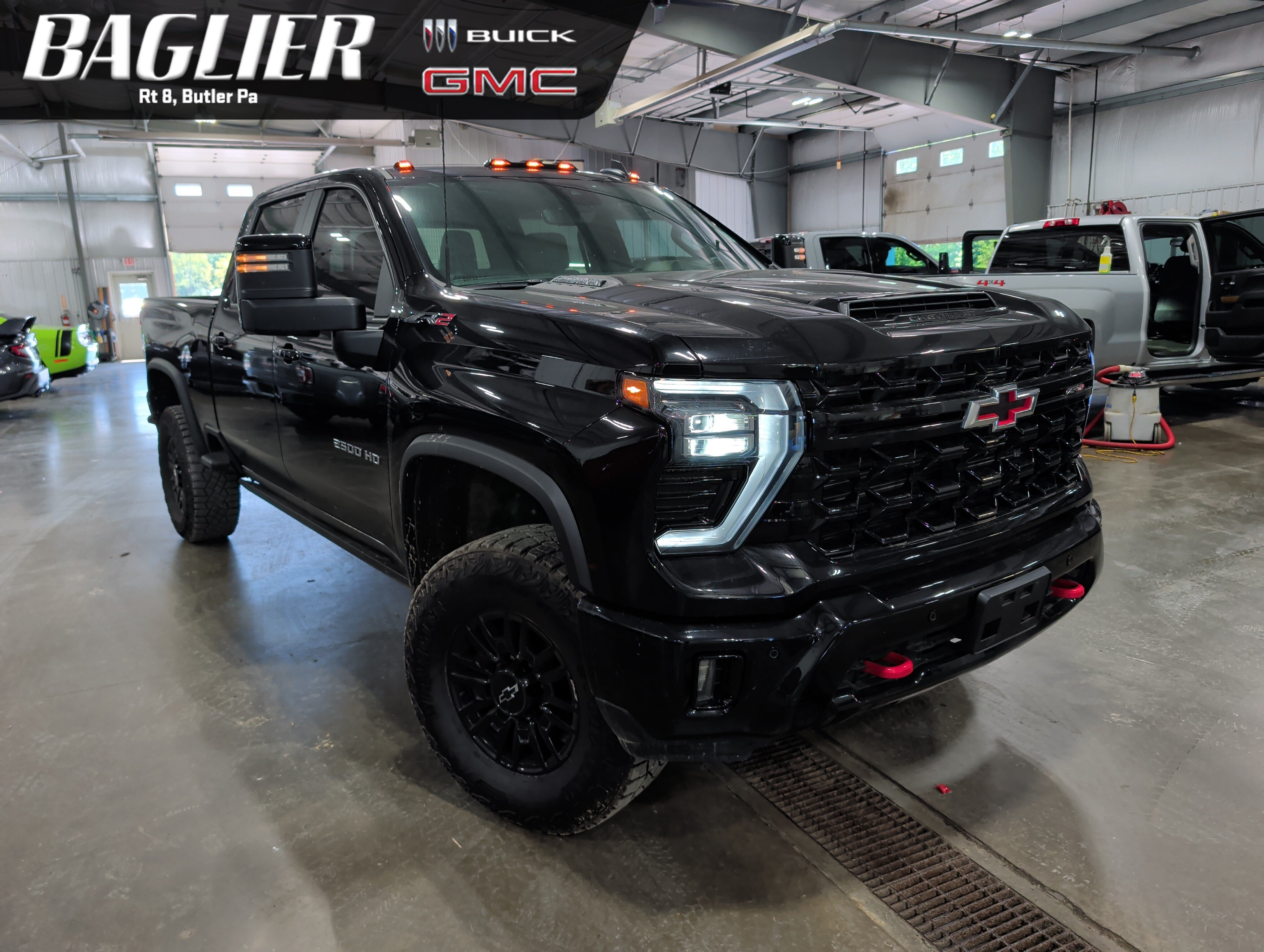 Used 2025 Chevrolet Silverado 2500 ZR2 w/ Technology Package AWD/4WD image 1