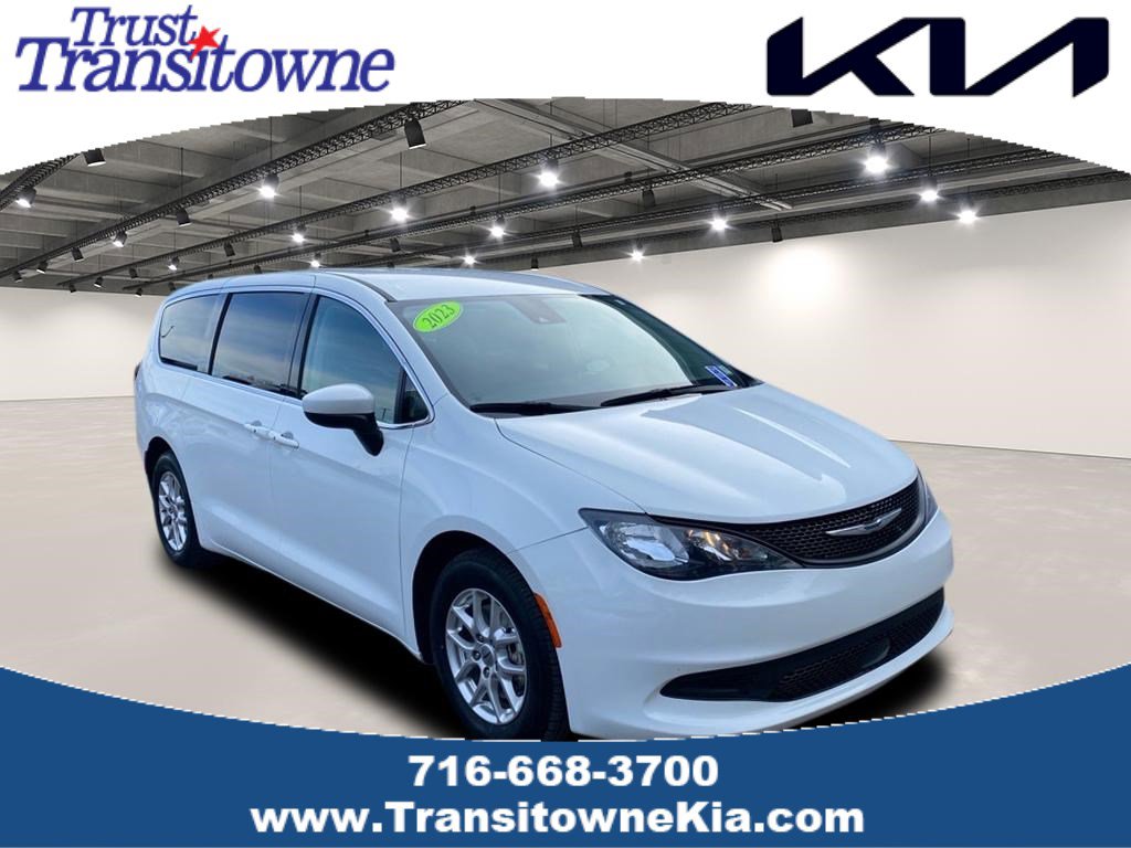 Used 2023 Chrysler Voyager LX image 1
