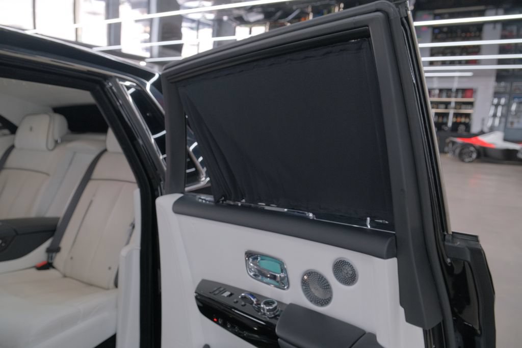 Used 2022 Rolls-Royce Phantom Sedan w/ The Phantom Package RWD image 45