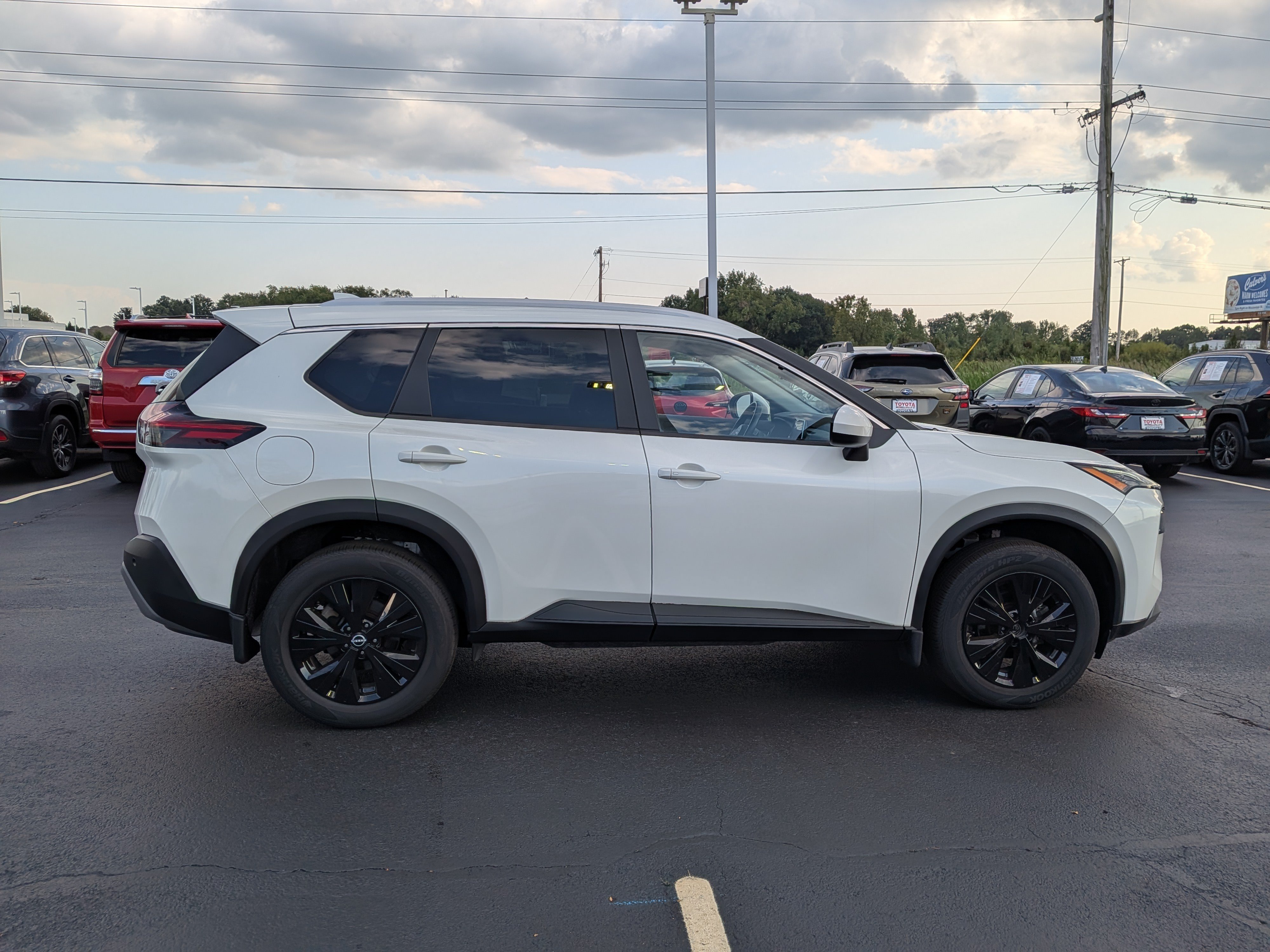 Used 2023 Nissan Rogue SV w/ SV Premium B Package AWD/4WD image 9