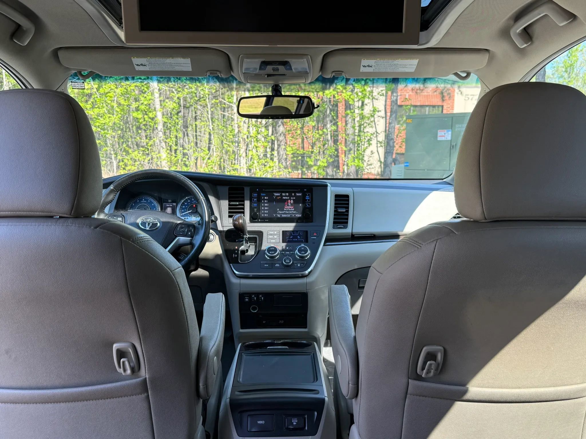 Used 2016 Toyota Sienna XLE Premium FWD image 17