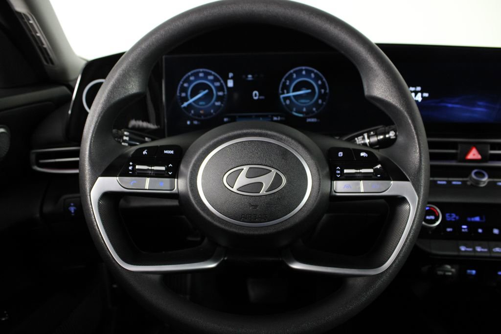 Certified 2024 Hyundai Elantra SEL FWD image 25